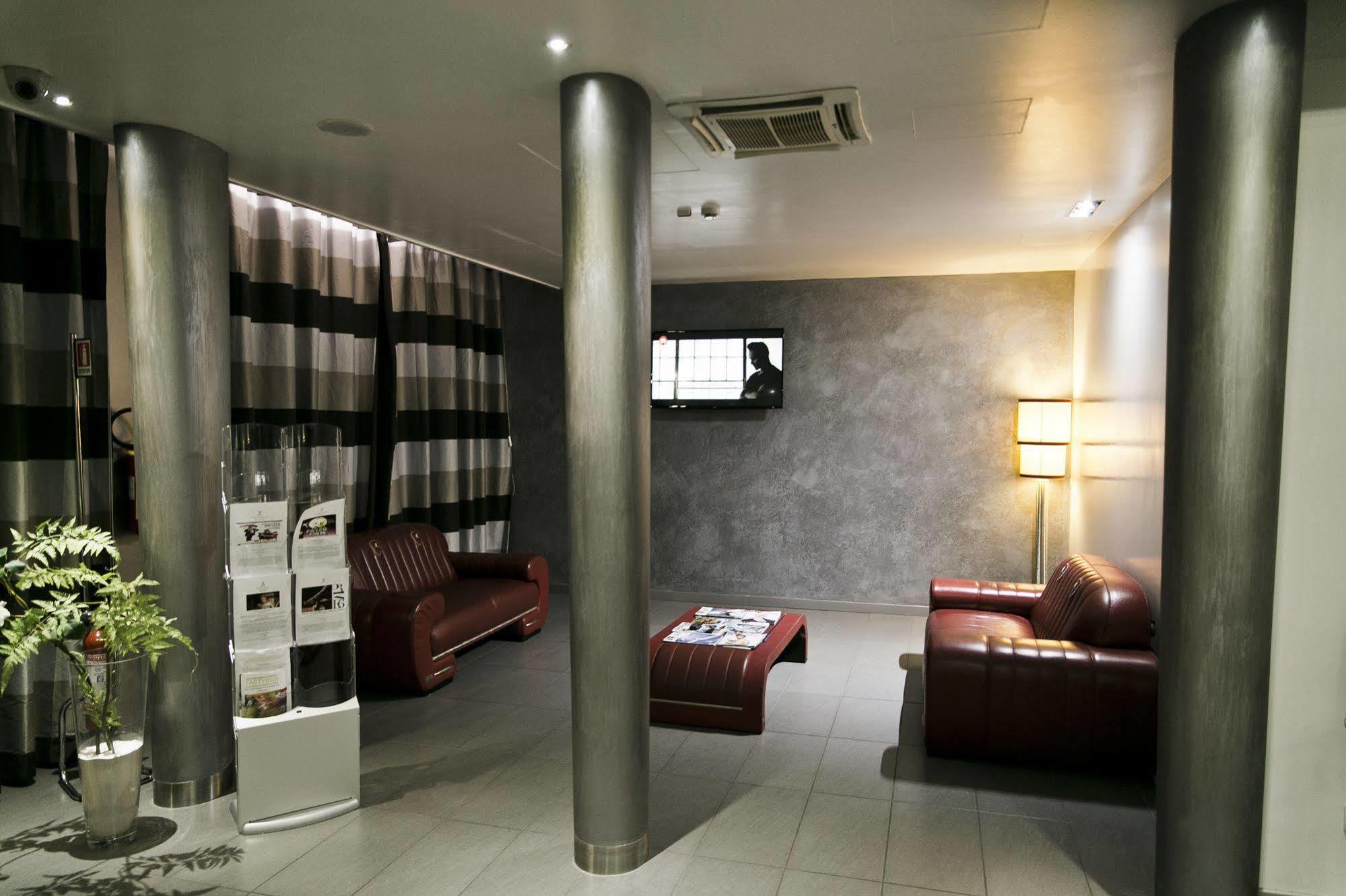 Daytona Business Hotel Колекио Екстериор снимка